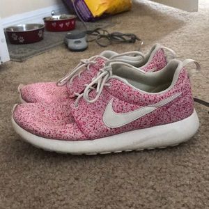 Pink speckled nike roshe